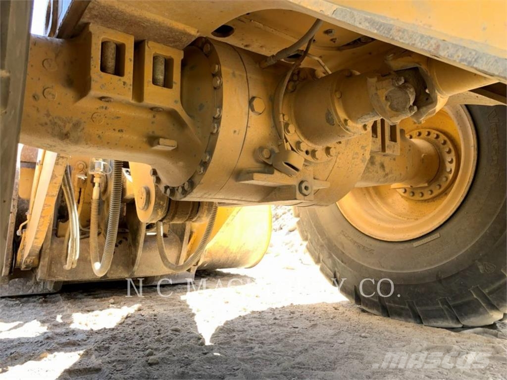 CAT 950K لوادر بعجل