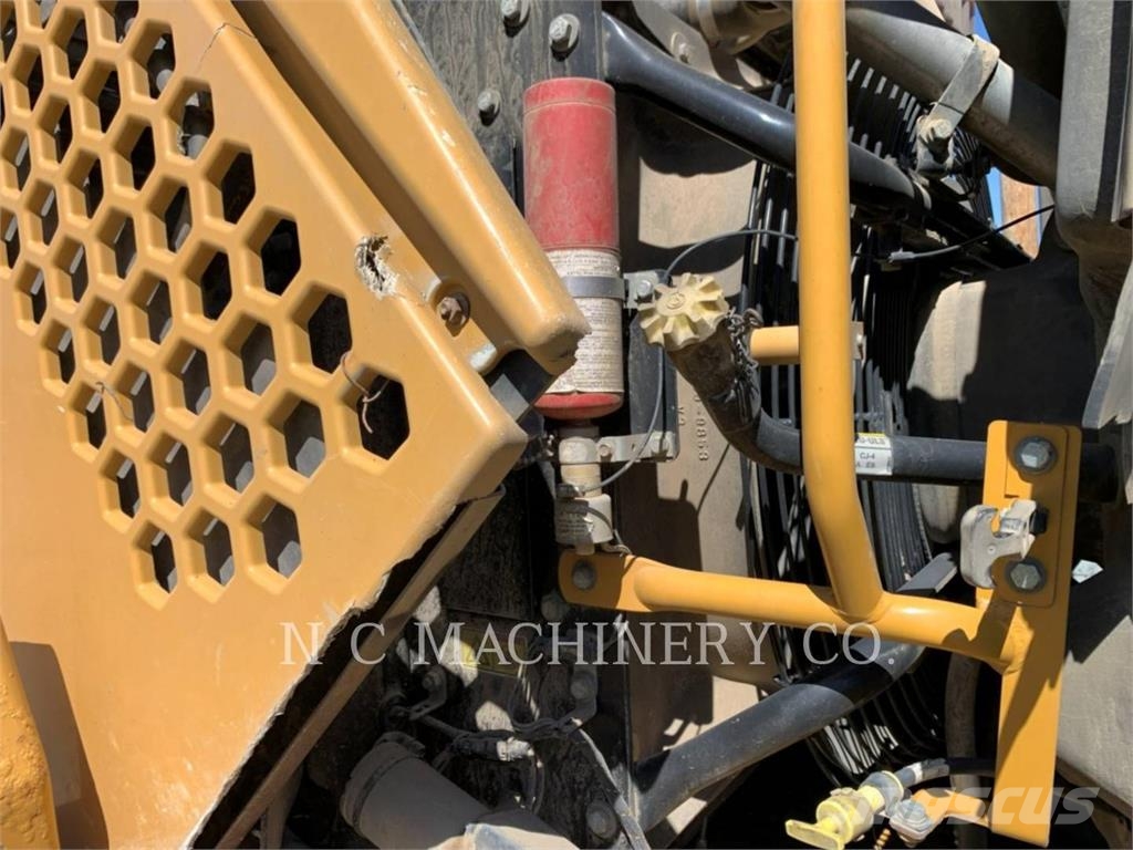 CAT 950K لوادر بعجل