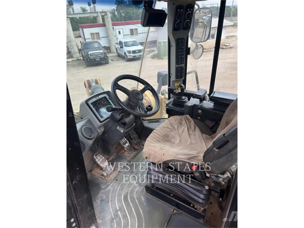 CAT 950K لوادر بعجل