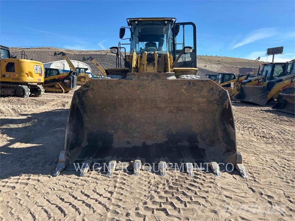 CAT 950M Kolesové nakladače