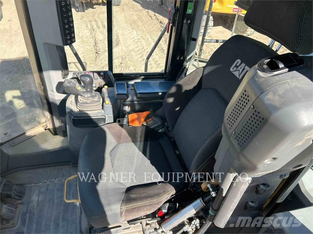 CAT 950M Kolesové nakladače