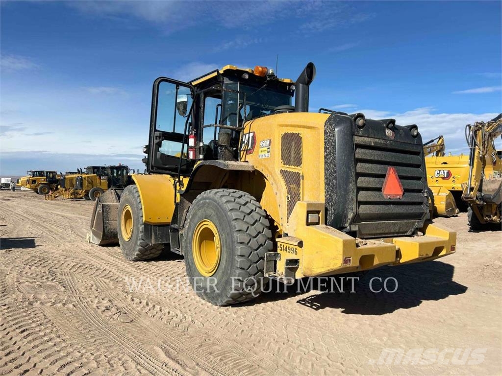CAT 950M Kolesové nakladače