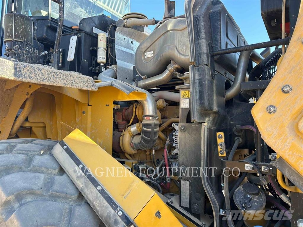 CAT 950M Kolesové nakladače