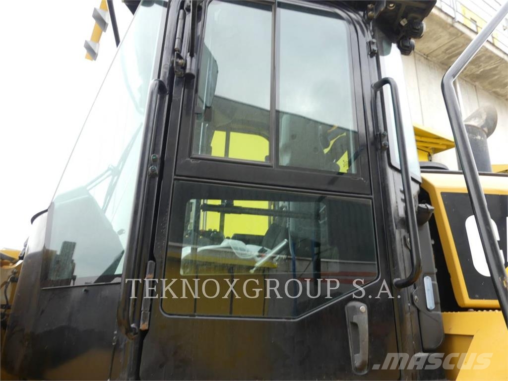 CAT 950M Incarcator pe pneuri