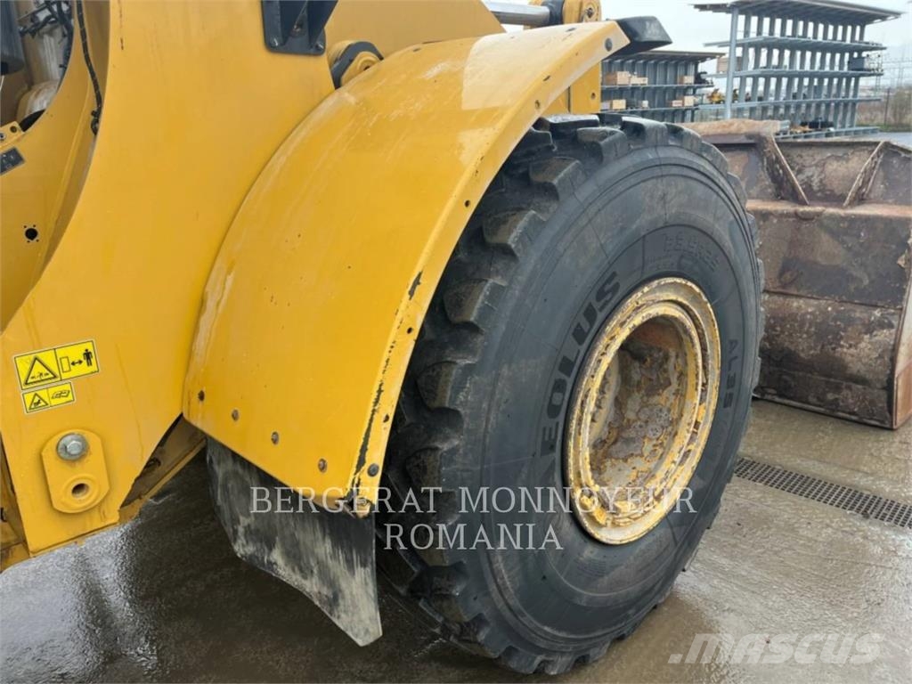 CAT 950M Kolové nakladače