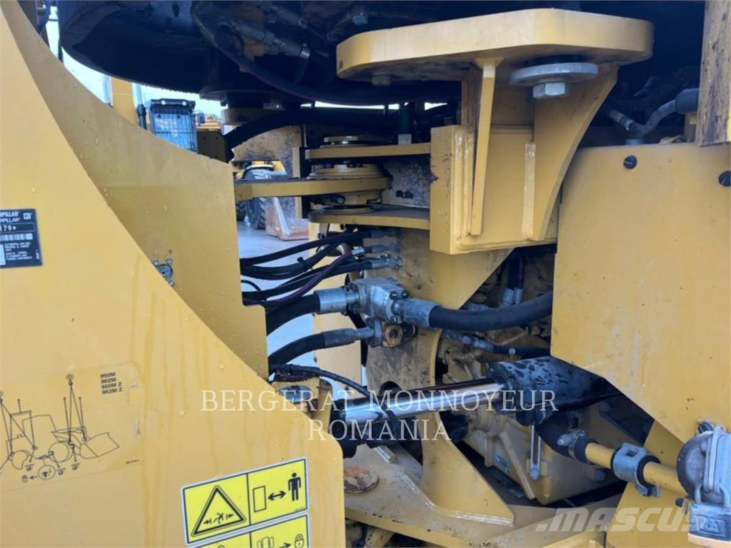 CAT 950M Kolové nakladače