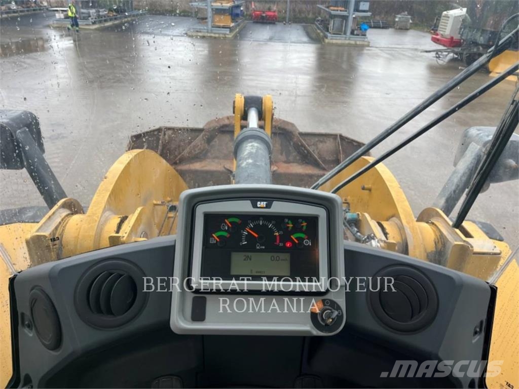 CAT 950M Kolové nakladače