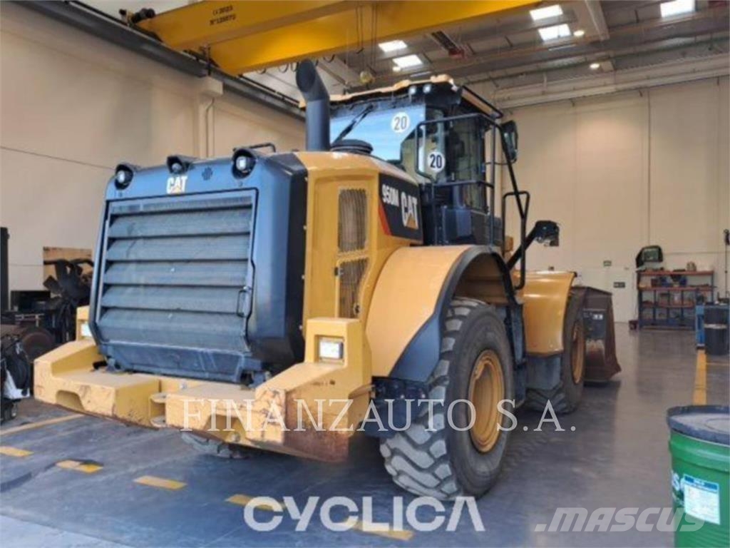 CAT 950M Фронтальные погрузчики