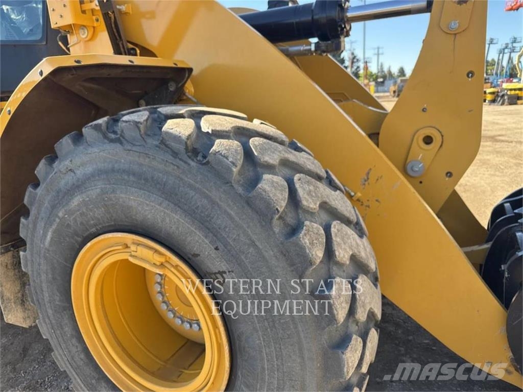 CAT 950M لوادر بعجل