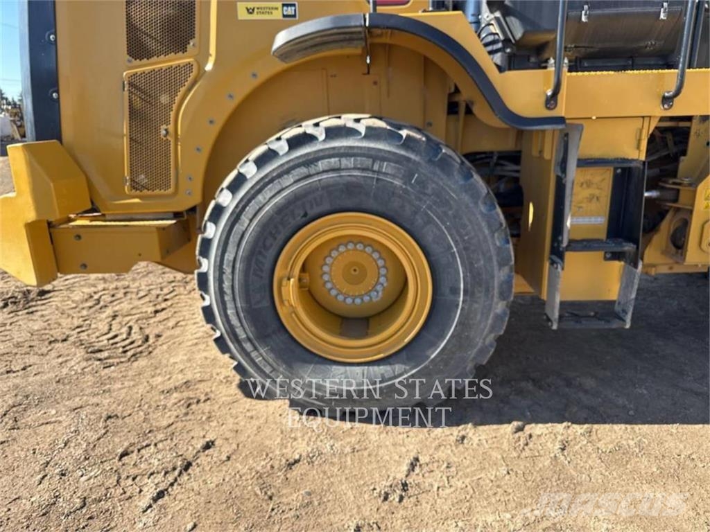 CAT 950M لوادر بعجل