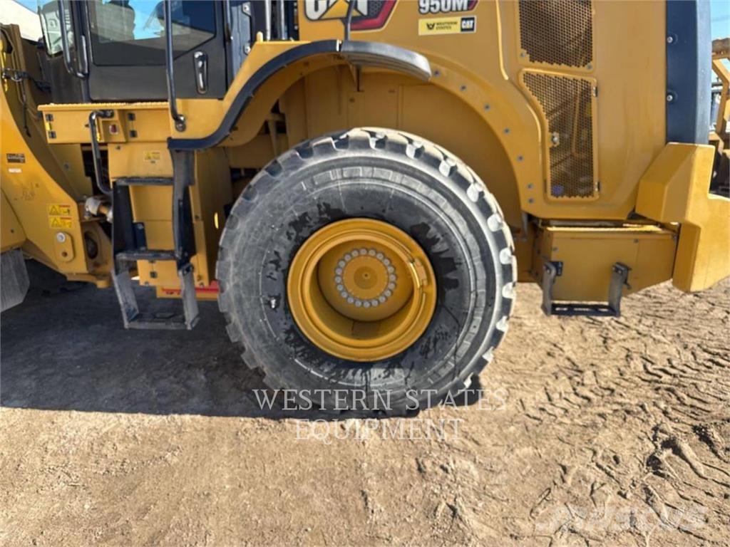 CAT 950M لوادر بعجل