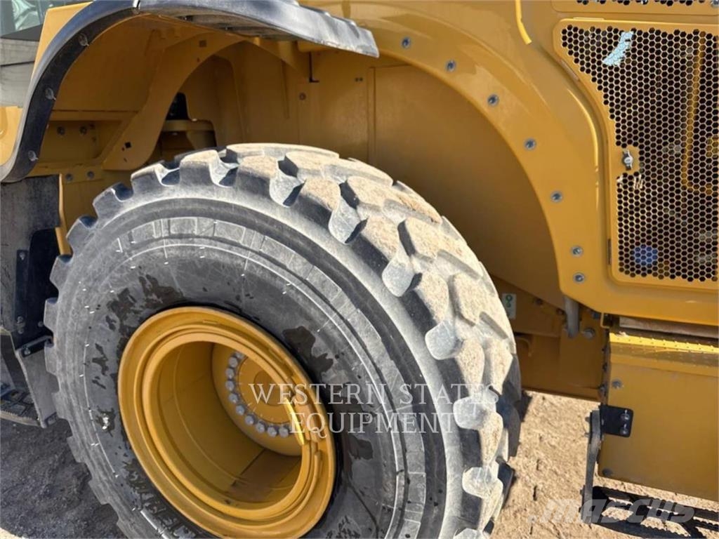 CAT 950M لوادر بعجل