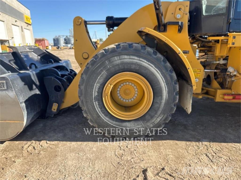 CAT 950M لوادر بعجل
