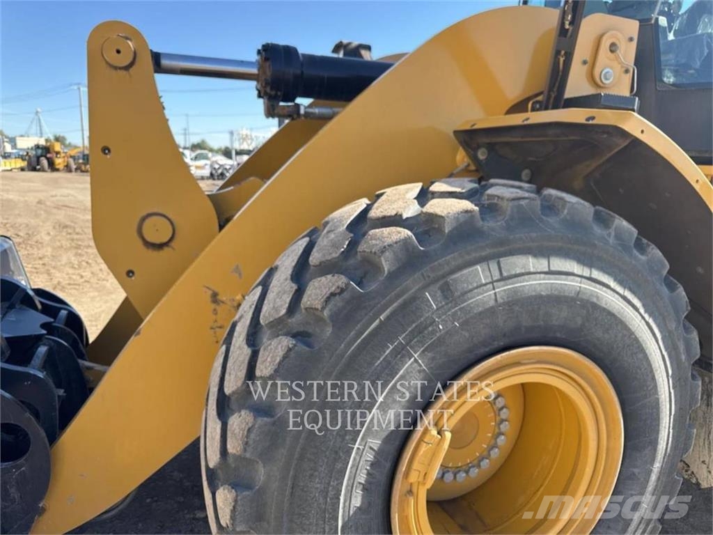 CAT 950M لوادر بعجل