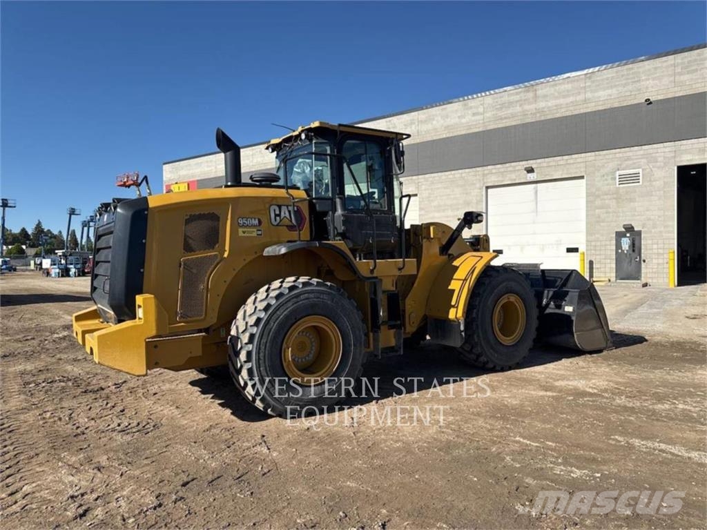 CAT 950M لوادر بعجل