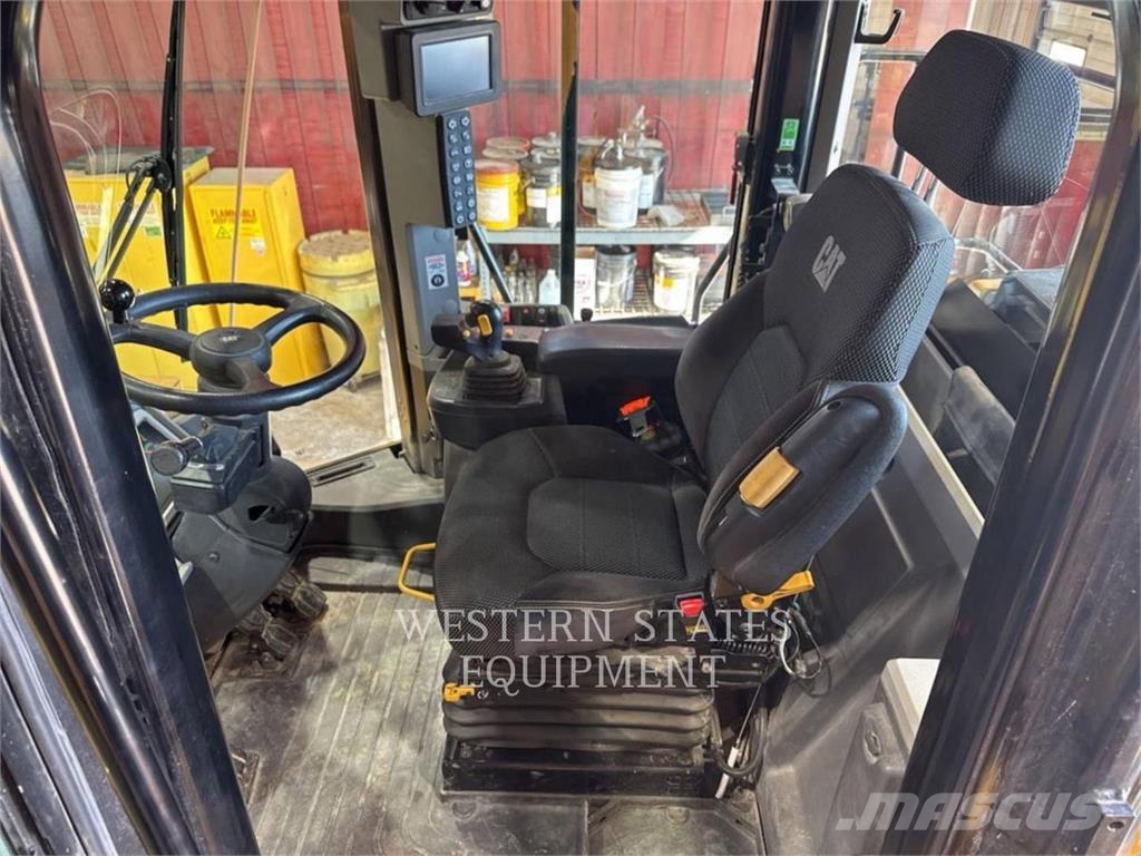 CAT 950M لوادر بعجل