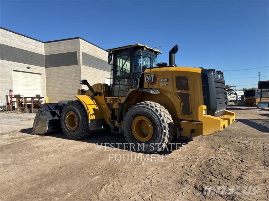 CAT 950M لوادر بعجل