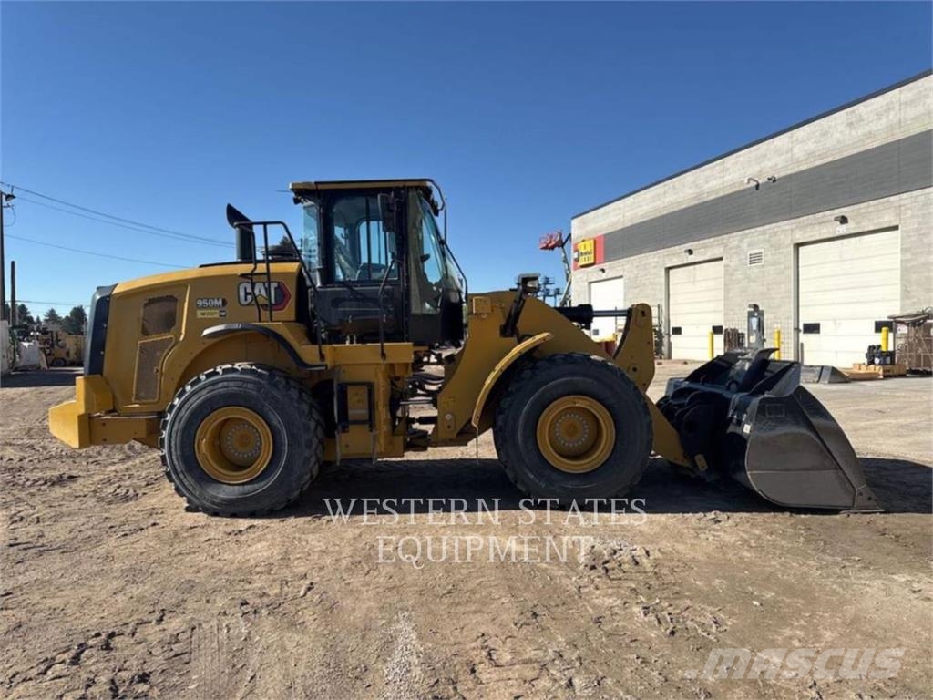 CAT 950M لوادر بعجل