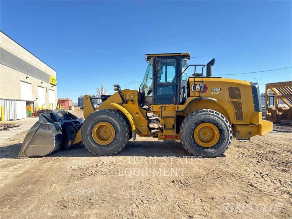 CAT 950M لوادر بعجل