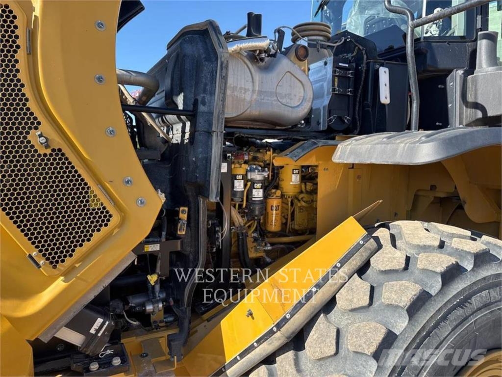 CAT 950M لوادر بعجل