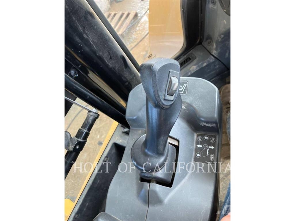 CAT 950M Gumikerekes homlokrakodók