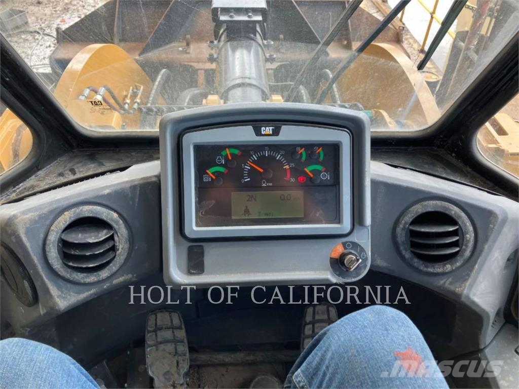 CAT 950M Gumikerekes homlokrakodók