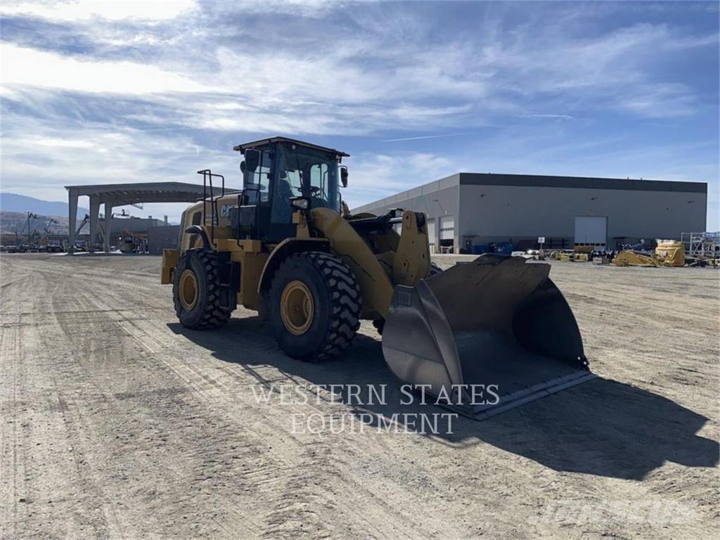 CAT 950M لوادر بعجل