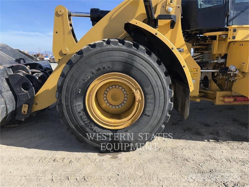 CAT 950M لوادر بعجل