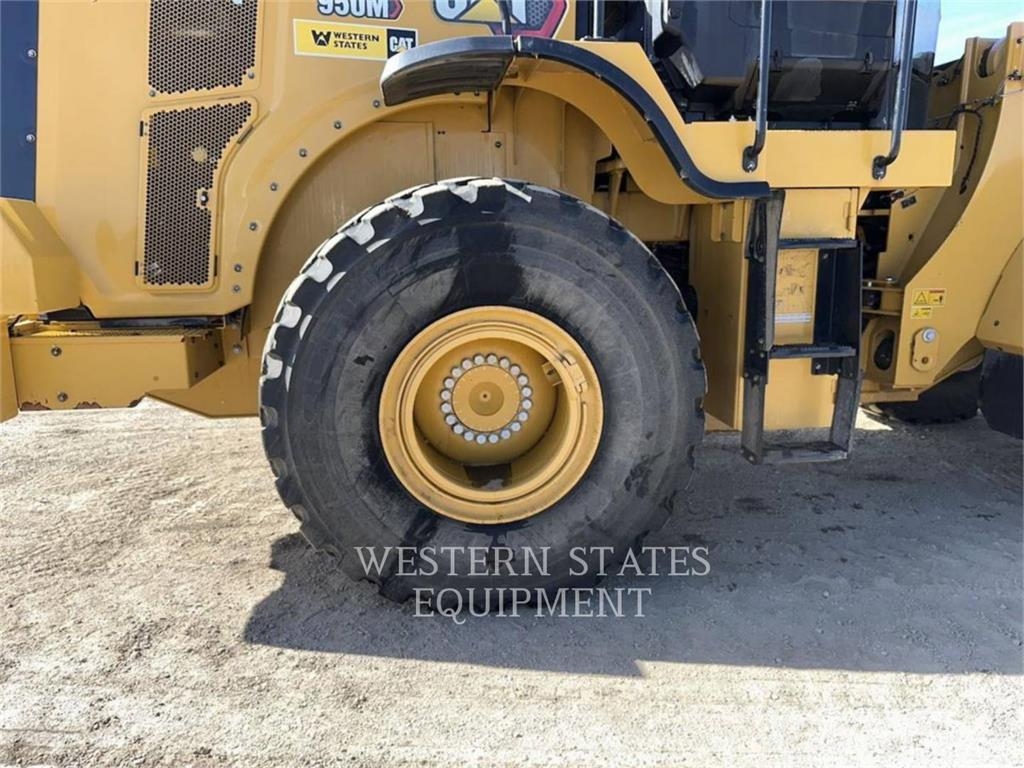 CAT 950M لوادر بعجل