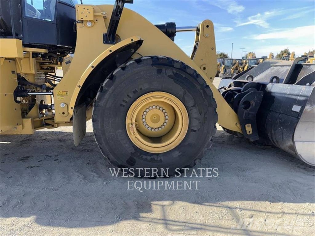 CAT 950M لوادر بعجل
