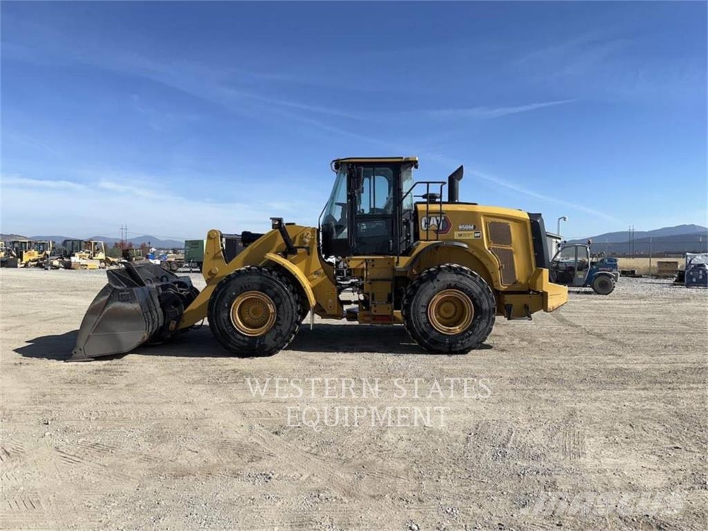 CAT 950M لوادر بعجل