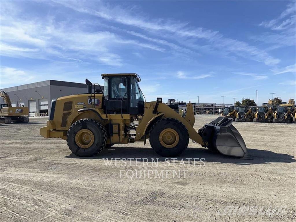 CAT 950M لوادر بعجل