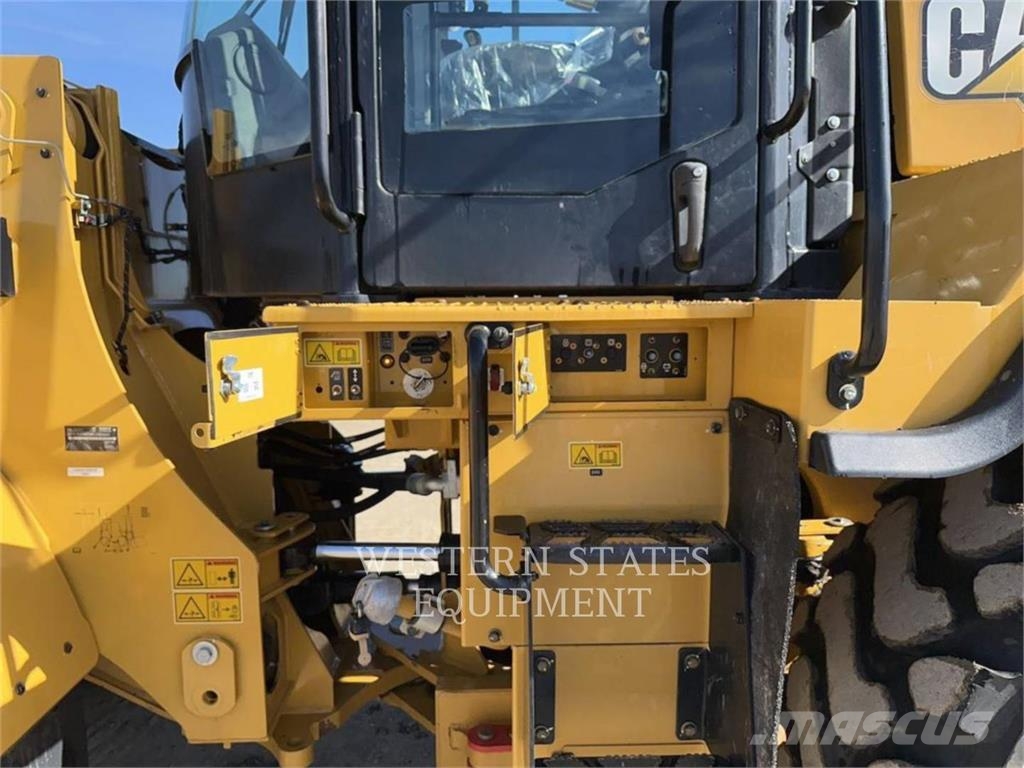 CAT 950M لوادر بعجل