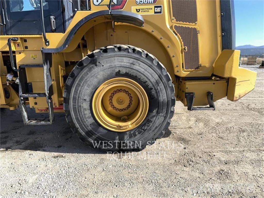 CAT 950M لوادر بعجل