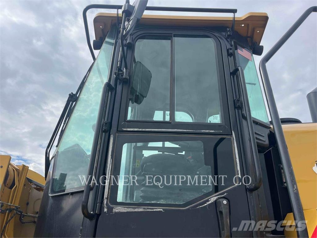 CAT 950M Kolesni nakladalci