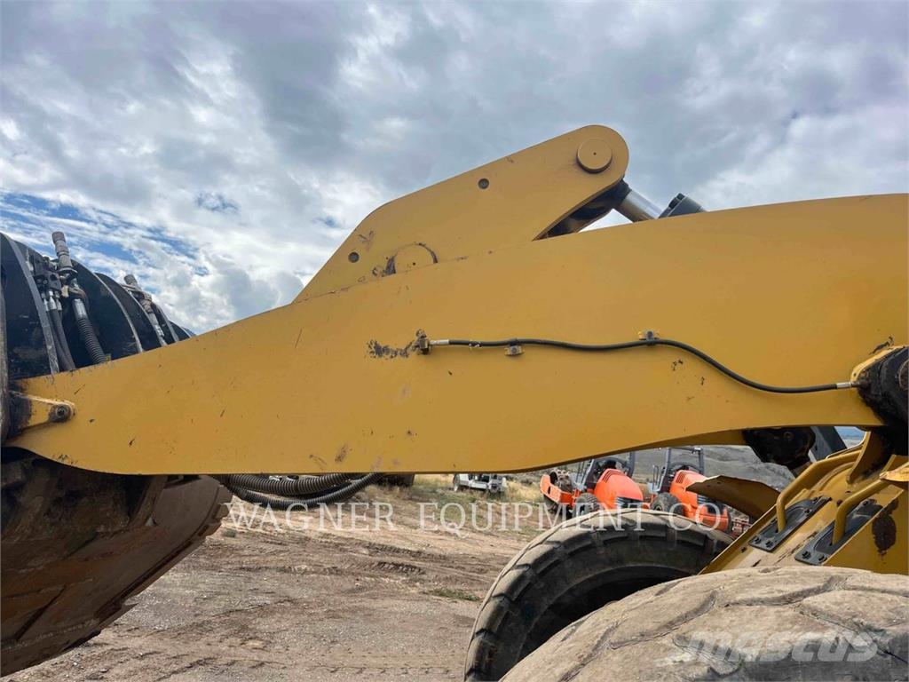 CAT 950M Kolesni nakladalci