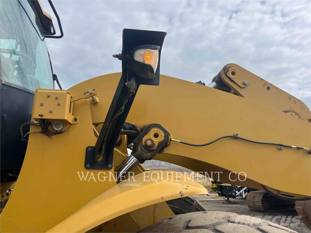 CAT 950M Kolesni nakladalci