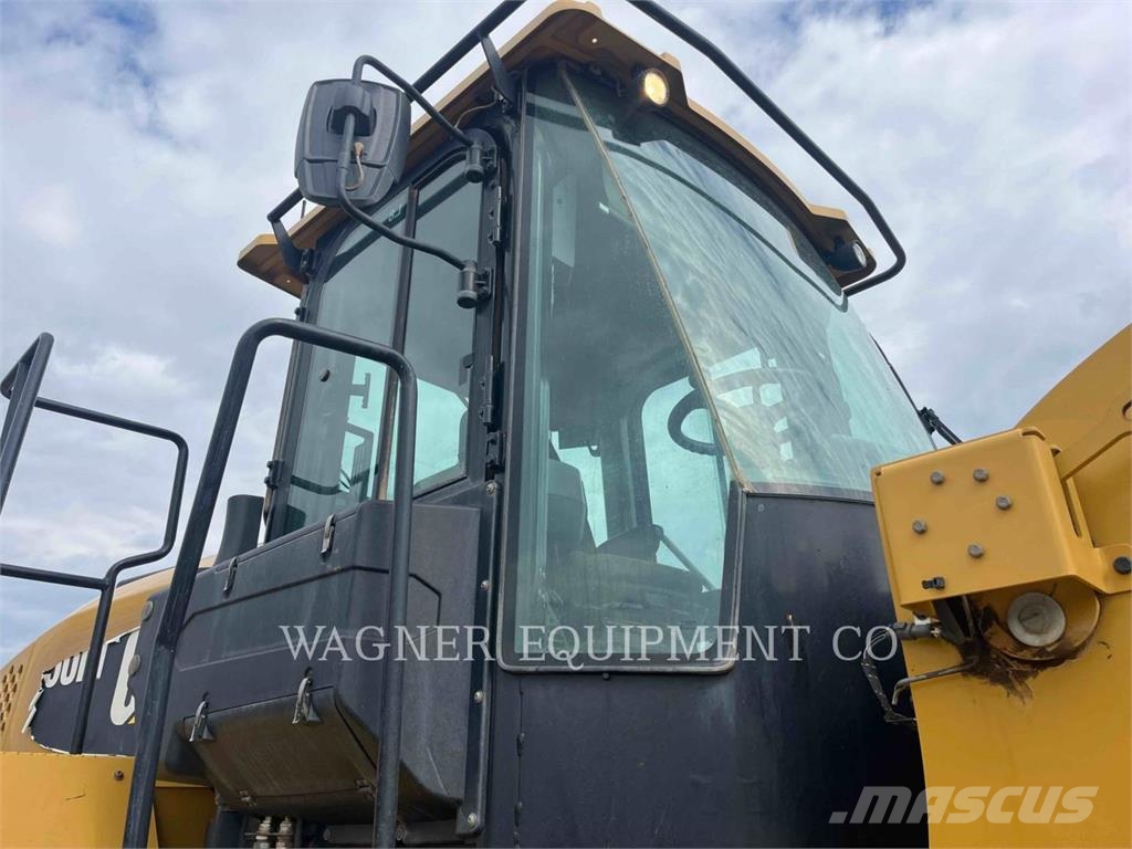 CAT 950M Kolesni nakladalci