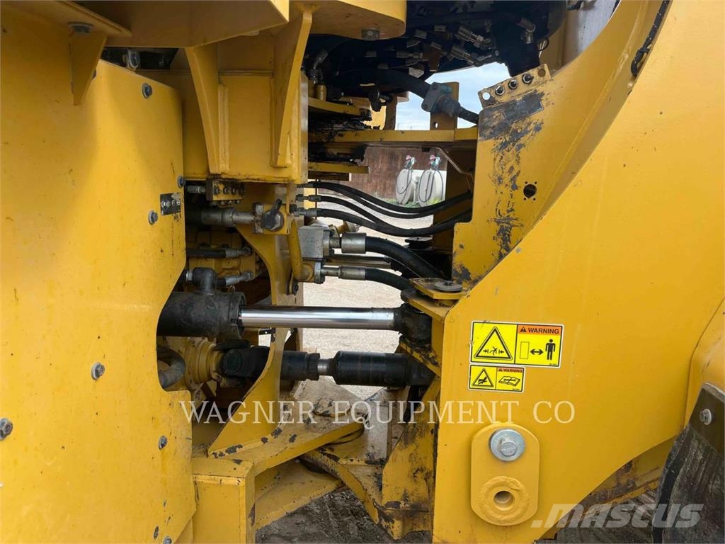 CAT 950M Kolesni nakladalci