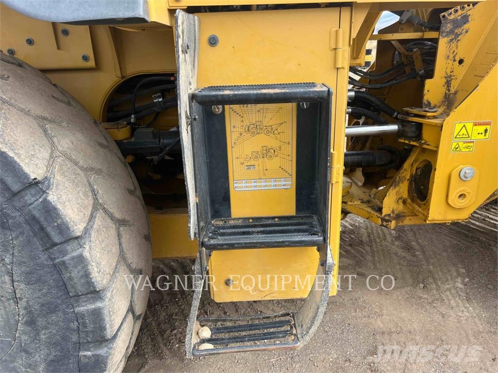 CAT 950M Kolesni nakladalci