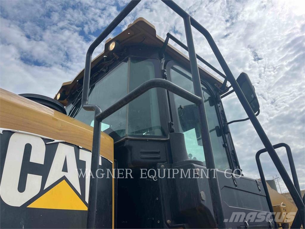 CAT 950M Kolesni nakladalci