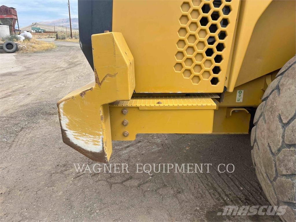 CAT 950M Kolesni nakladalci