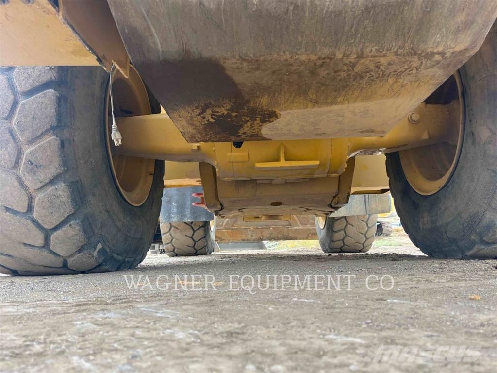 CAT 950M Kolesni nakladalci