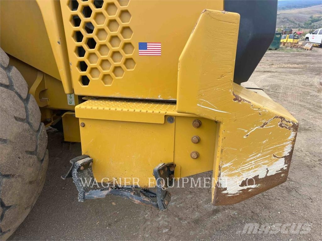 CAT 950M Kolesni nakladalci