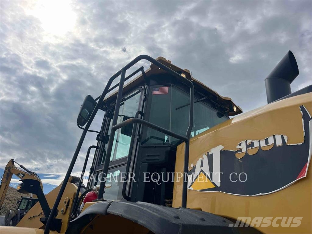 CAT 950M Kolesni nakladalci
