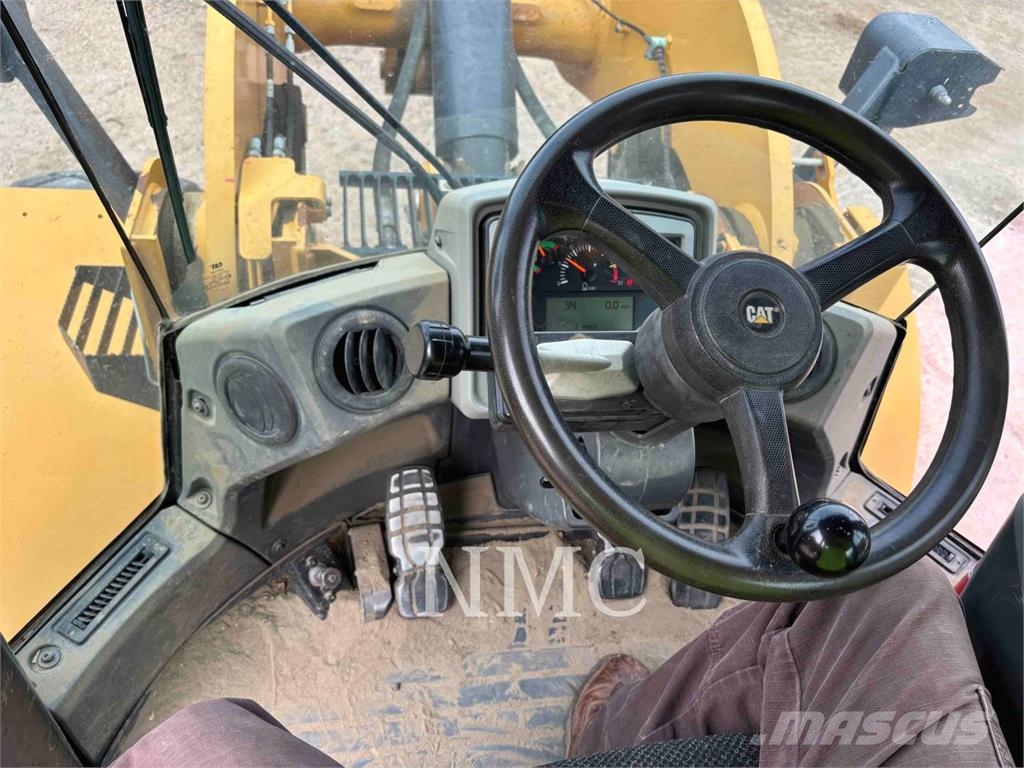 CAT 950M Pale gommate