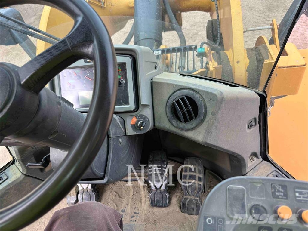 CAT 950M Pale gommate