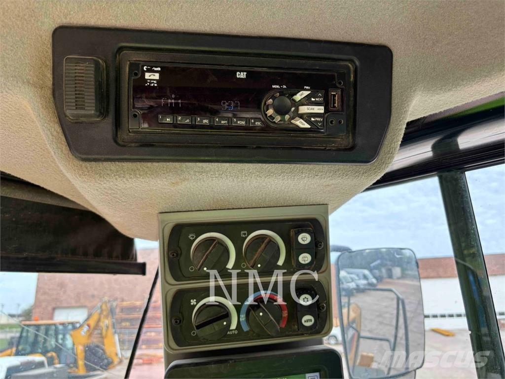 CAT 950M Pale gommate
