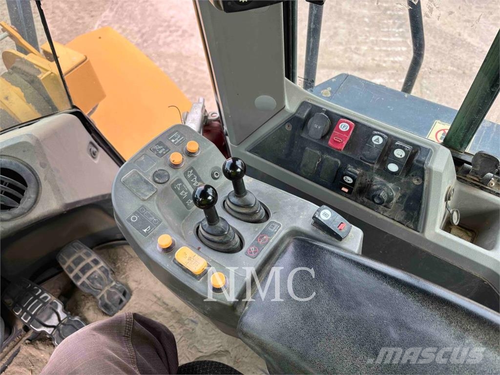 CAT 950M Pale gommate