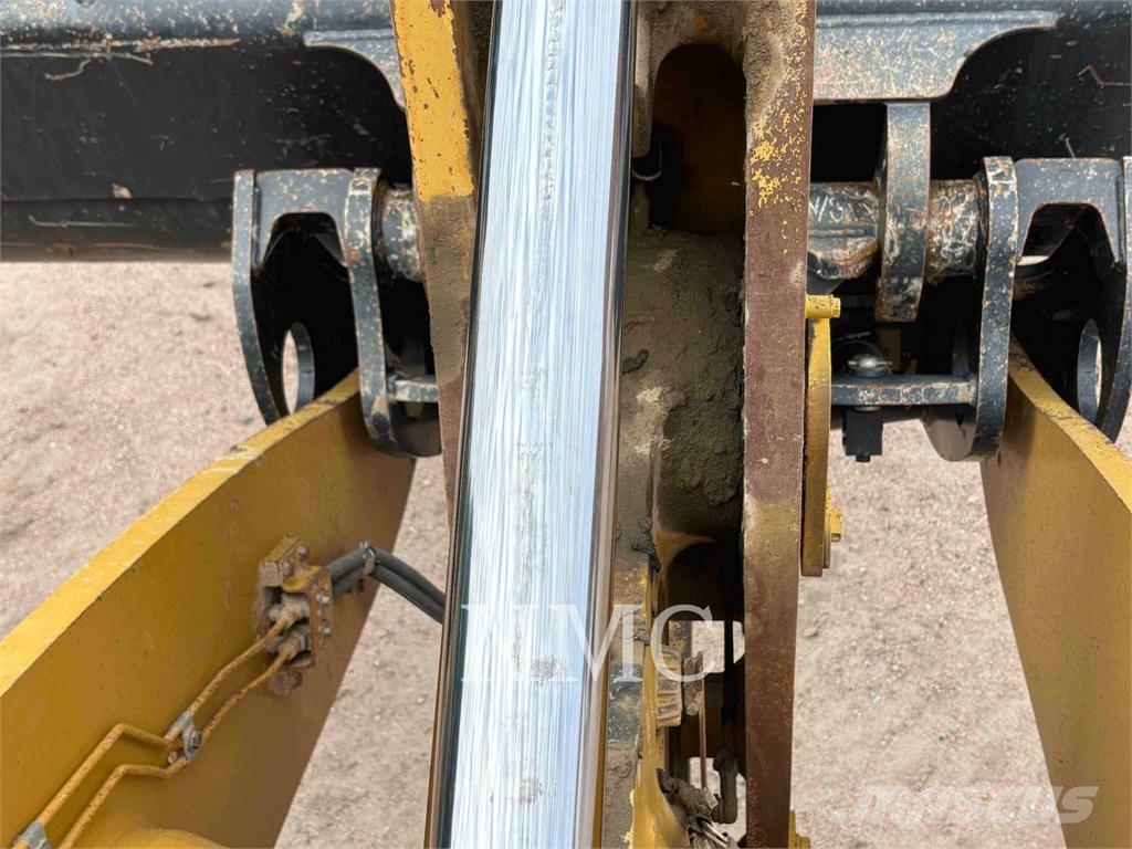CAT 950M Pale gommate